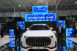رونمایی باشکوه از شاسی‌بلند لوکس «لوکانو L8» در نمایشگاه خودروی شیراز